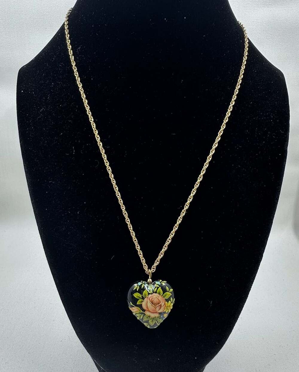 Vintage Style Black Heart Floral Rose Pendant Necklace Gold Tone Chain